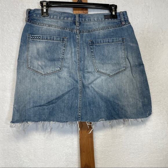 Blank NYC Medium Wash Raw Hem 100% Cotton Denim‎ Mini Skirt Size 29 - Picture 2 of 6